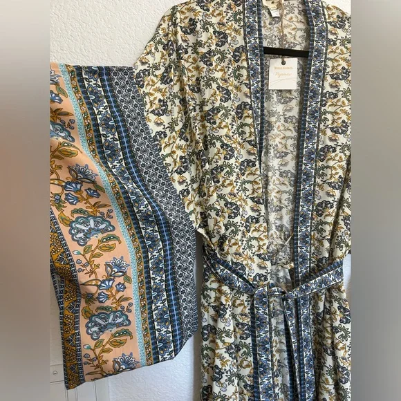 WORLD MARKET Floral Kimono with Blue and Tan Accents - Picture 14 of 17